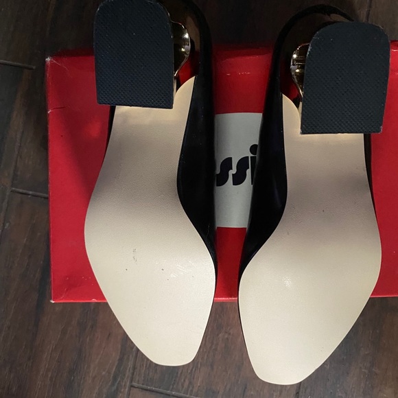 Classique Pumps - Picture 3 of 4